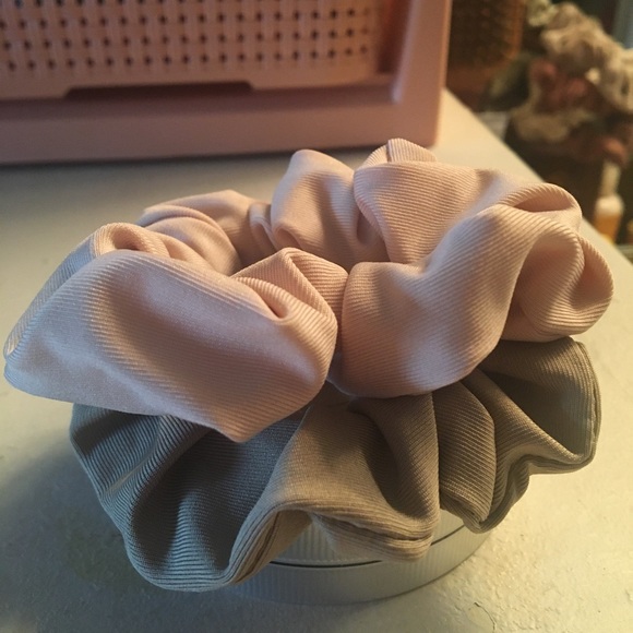 Pastel colored Hairtyes. Both are originally bought from whole foods. HQ - Picture 7 of 7